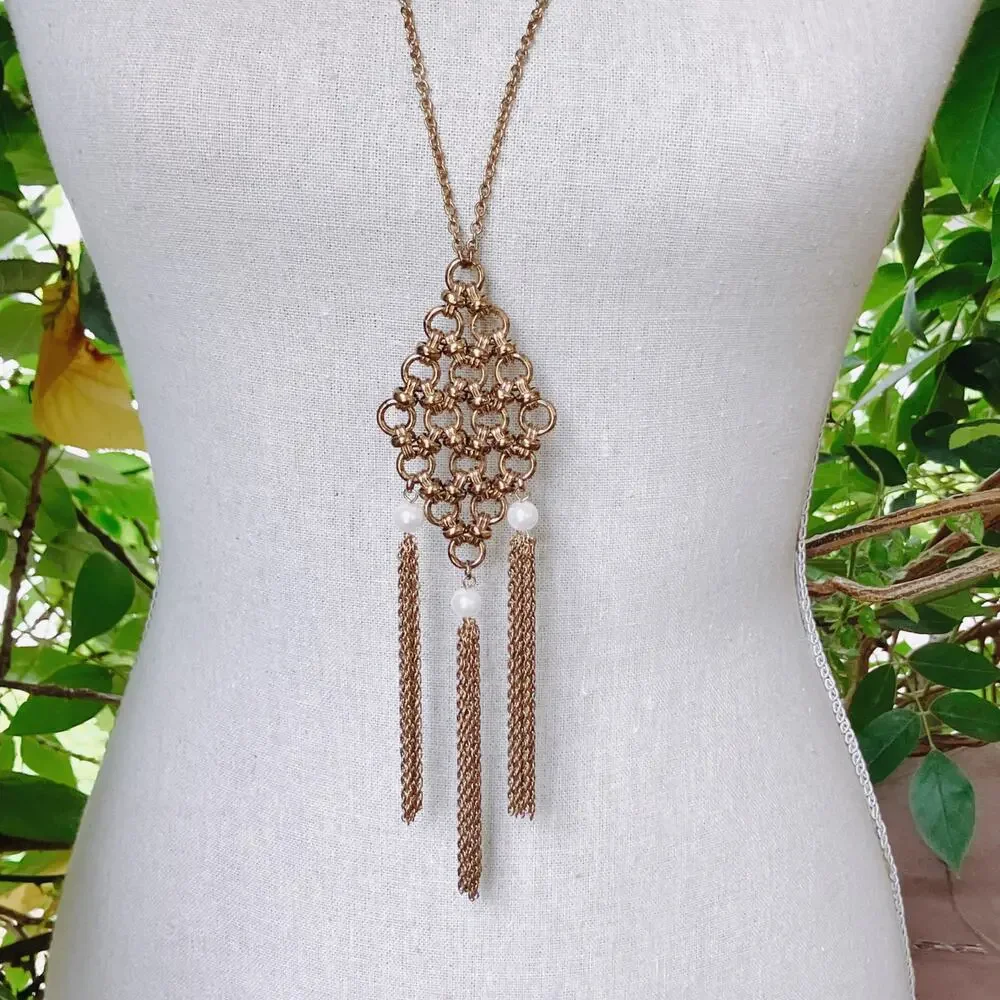 Signed Banana Republic VTG 1990s Gold Tone Pearl Tassel Pendant Necklace